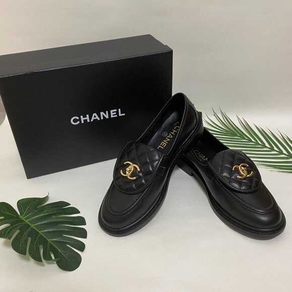 CHANEL Black and Gold Quilted Loafers - Picture 5 of 8